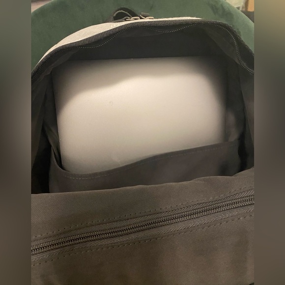 Almost new Backpack-Venque cross Elle backpack - Picture 7 of 7